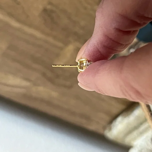 Moissanite yellow over 925 SS stud earrings - Picture 2 of 6